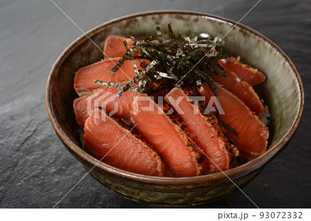 北海道産 サーモンのたたき　海鮮丼 93072332