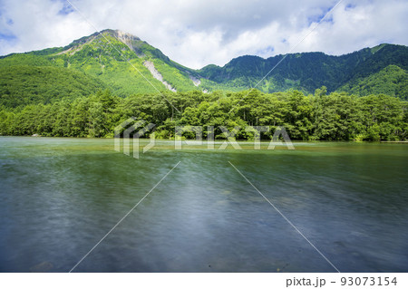 上高地大正池と焼岳 上高地大正池と焼岳 93073154