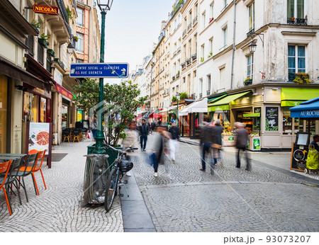 パリの人気マルシェ　モントルグイユ通り 93073207