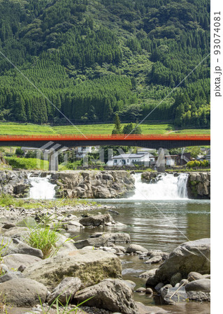 三日月の滝 93074081