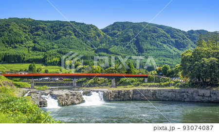 三日月の滝 93074087