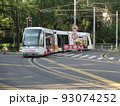 張江高科駅を出発して走り出したLRT張江有軌電車(上海の路面電車) 93074252