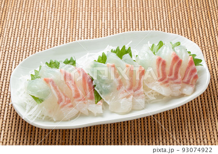 鯛(真鯛)の刺身。 93074922
