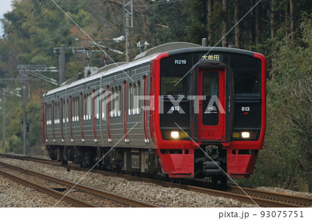 鹿児島本線　天拝山ー原田　JR九州　813系　R219編成（南福岡） 93075751