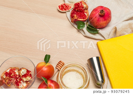 Red apple, pomegranate and honey jar for Jewish New Year on wooden board Red apple, pomegranate and honey jar for Jewish New Year on wooden board 93079245