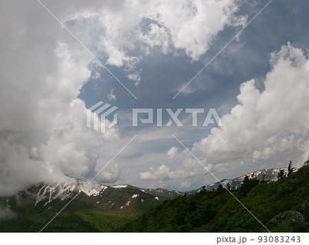 蔵王の景色 後烏帽子岳山頂から屏風岳方面を望む 蔵王の景色 後烏帽子岳山頂から屏風岳方面を望む 93083243