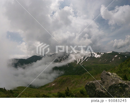 蔵王の景色 後烏帽子岳山頂から屏風岳方面を望む 蔵王の景色 後烏帽子岳山頂から屏風岳方面を望む 93083245