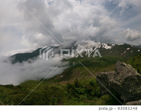 蔵王の景色　後烏帽子岳山頂から屏風岳方面を望む 93083248