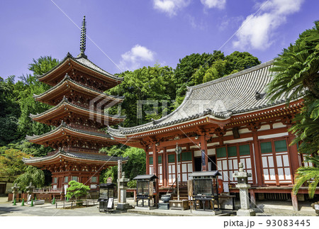 明王院　本堂と五重塔　広島県福山市 93083445