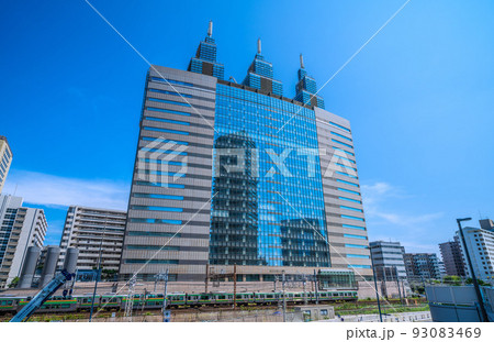 日本の川崎都市景観　川崎駅前のNTT DoCoMo川崎ビルなどを望む 93083469