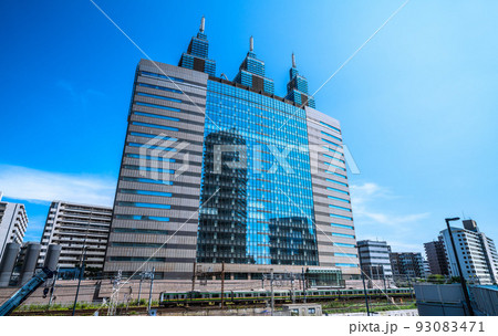 日本の川崎都市景観　川崎駅前のNTT DoCoMo川崎ビルなどを望む 93083471