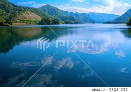 八ッ場あがつま湖　八ッ場ダム　天端付近からの眺め　初夏の風景　　　 93084256