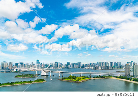【東京都】夏の晴天のお台場（8月） 93085611