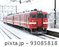 711系（赤電）　豊沼駅にて撮影 93085818