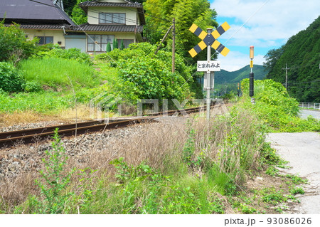 第4種踏切 芸備線余頃踏切と国道182号2 岡山県新見市 第4種踏切 芸備線余頃踏切と国道182号2 岡山県新見市 93086026