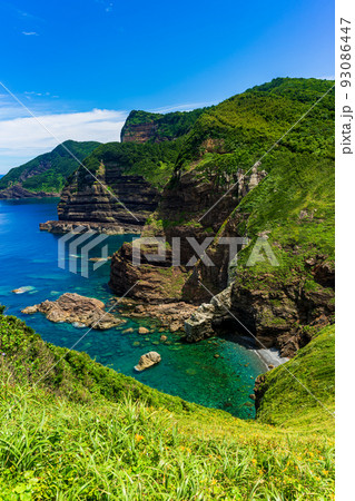 藺落展望所_高さ150メートルの鹿島断崖、奇岩・大岩の豪壮な景色とウミネコの乱舞が見られる 93086447