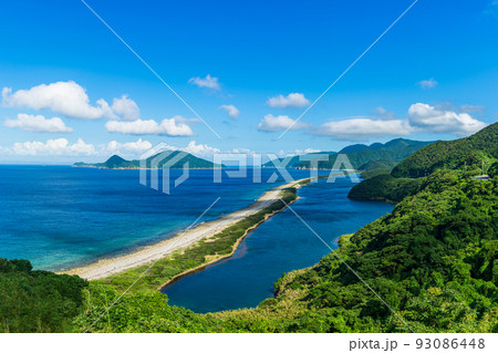 長目の浜_山裾が太古から風波に崩れ潮風で造った幅50メートル、長さ約4キロにわたって続く砂州 長目の浜_山裾が太古から風波に崩れ潮風で造った幅50メートル、長さ約4キロにわたって続く砂州 93086448