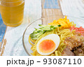 冷やし中華_横写真_三分割構図_カラフル木目背景_お茶小物 93087110