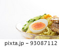 冷やし中華_横写真_三分割構図_白背景_茹で卵前面 93087112