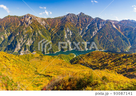 秋の立山黒部アルペンルート 大観峰からの紅葉と大パノラマ 秋の立山黒部アルペンルート 大観峰からの紅葉と大パノラマ 93087141