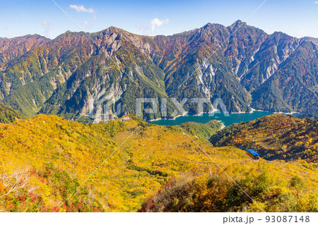 秋の立山黒部アルペンルート 大観峰からの紅葉と大パノラマ 秋の立山黒部アルペンルート 大観峰からの紅葉と大パノラマ 93087148