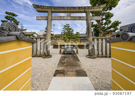松應寺、修復完了後の松平広忠公御廟所（愛知県岡崎市） 93087197