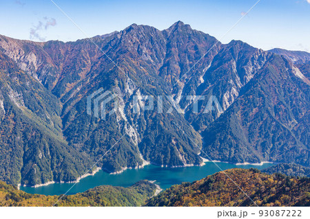 秋の立山黒部アルペンルート　大観峰からの紅葉と大パノラマ 93087222