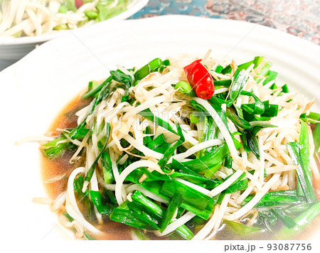 中国家庭料理・韭菜炒豆芽（ニラともやしの中華炒め） 93087756