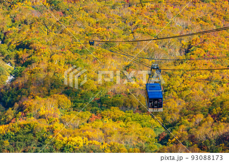 秋の立山黒部アルペンルート　錦秋の立山ロープウェイ 93088173