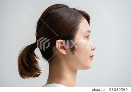 ミドル女性の横顔の写真素材 [93089569] - PIXTA