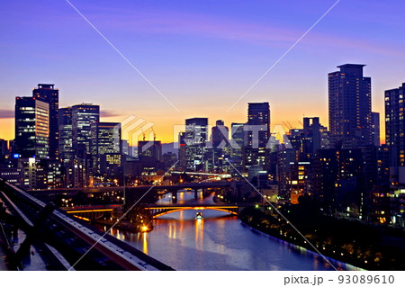 夕暮れの中之島 夕暮れの中之島 93089610