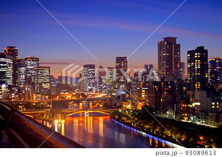 中之島の夕暮れ 中之島の夕暮れ 93089613