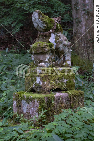 鳥取県日野町の瀧山神社の狛犬 93090238