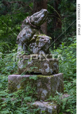 鳥取県日野町の瀧山神社の狛犬 93090239