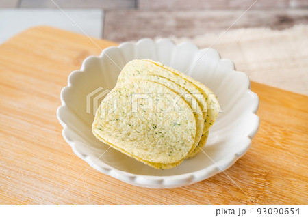 ポテトチップス のり塩味 ポテトチップス のり塩味 93090654