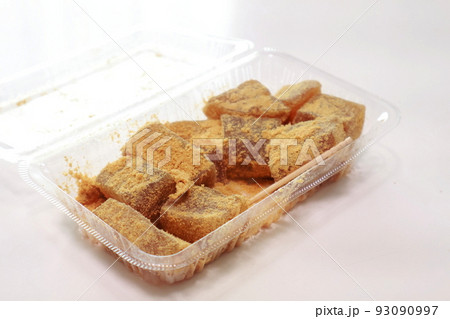 パックに入ったわらび餅 93090997