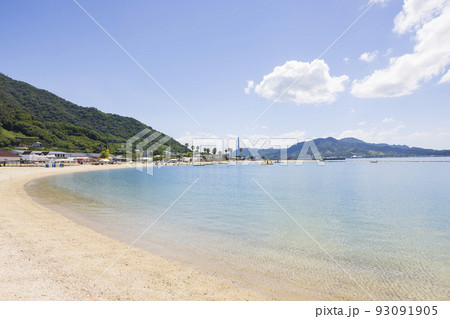 瀬戸内海、生口島の瀬戸田サンセットビーチの風景 93091905