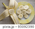 Banana bunch and peeled pieces   93092390