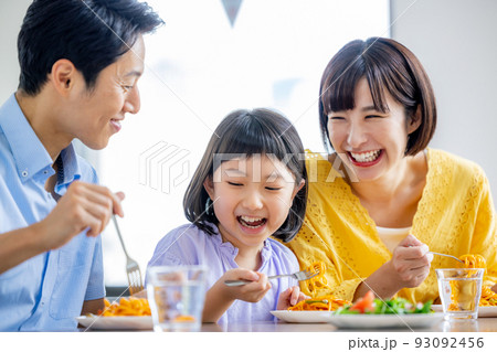 家族でファミレス 93092456