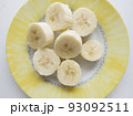 Banana bunch and peeled pieces   93092511