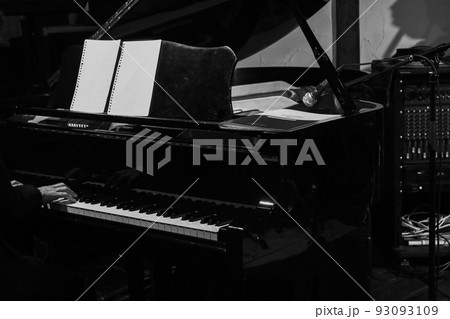 ジャズピアノ演奏 93093109