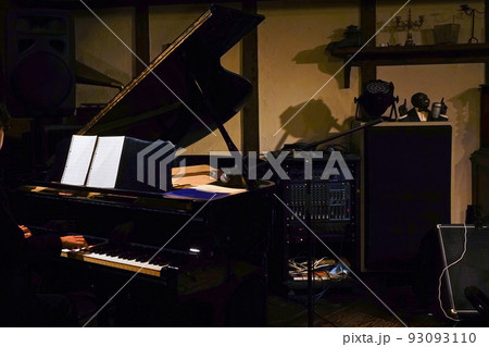 ジャズピアノ演奏 93093110