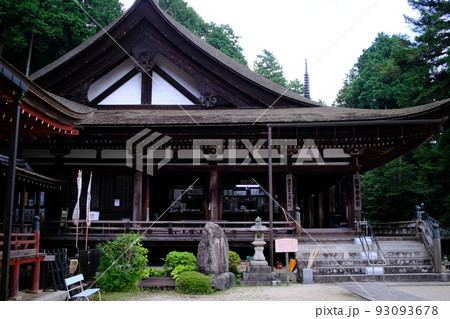 長命寺の本堂（滋賀） 93093678