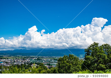 金谷山スキー場から望む夏の街 金谷山スキー場から望む夏の街 93094660