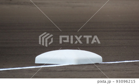 野球のベース 93096215