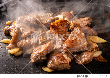 牛肉鉄板焼き 93096683