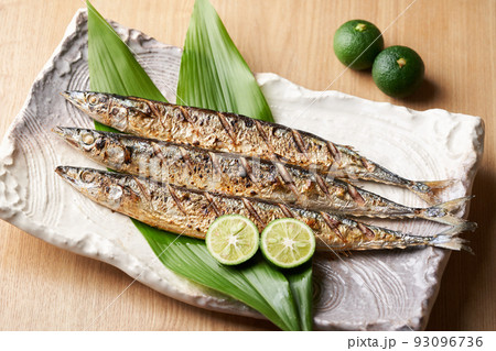 秋刀魚の塩焼き 93096736