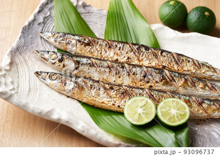 秋刀魚の塩焼き 93096737