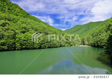 夏の竜ヶ沢ダム湖 93096837