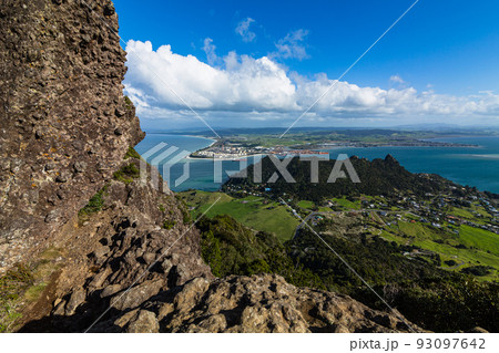 ニュージーランド ファンガレイ・ヘッズにあるマナイア山の頂上から見える風景 ニュージーランド ファンガレイ・ヘッズにあるマナイア山の頂上から見える風景 93097642